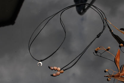 Collier ras du cou macramé micro lune argent et pierres de lune - Aurore Lune 
