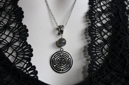 Collier symbole Hécate avec labradorite - Aurore Lune 