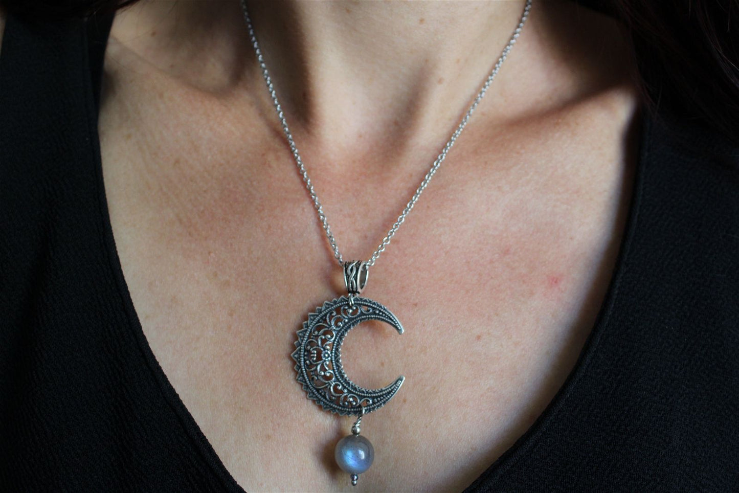 Collier talisman lune et labradorite bleue - Aurore Lune 