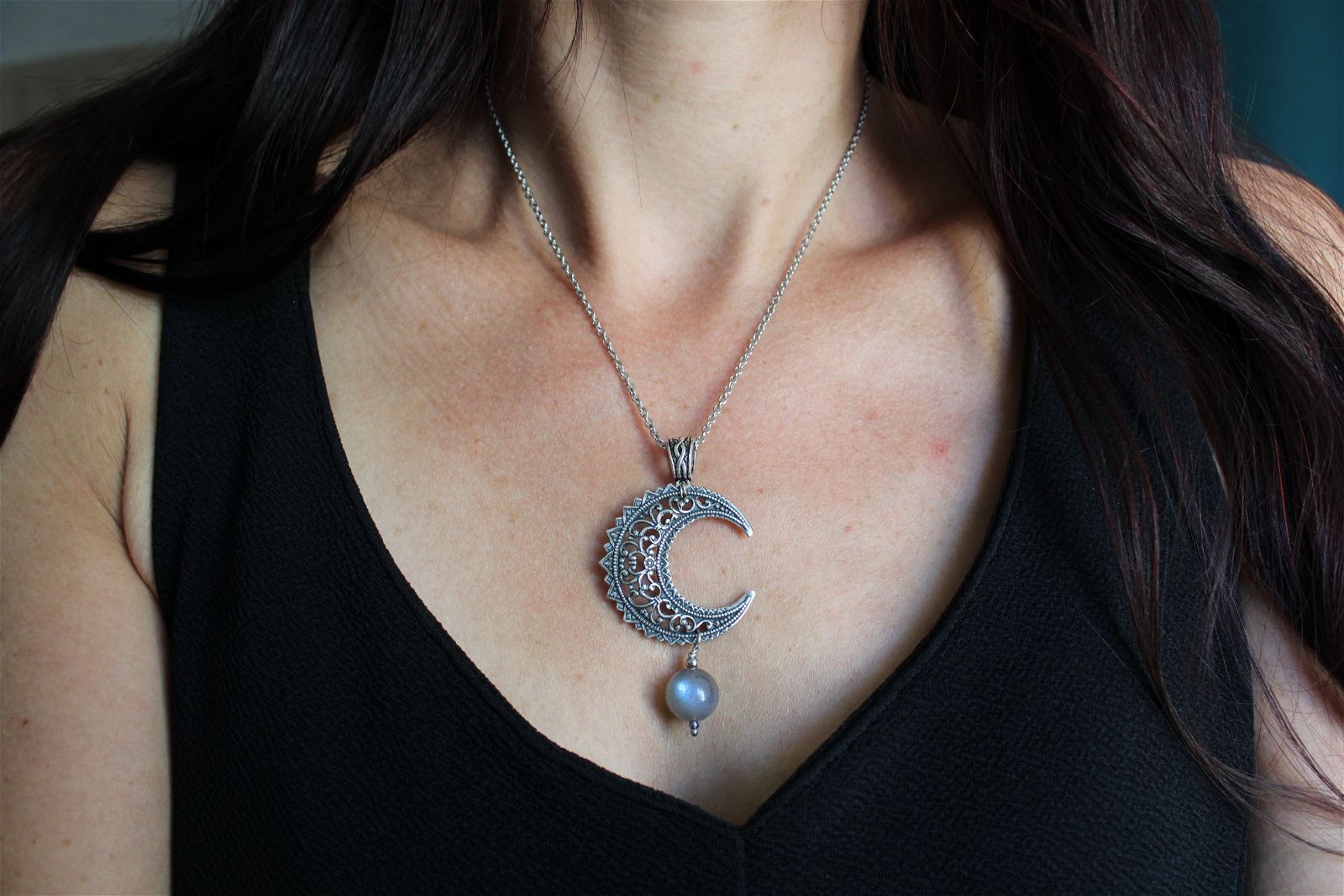 Collier talisman lune et labradorite bleue - Aurore Lune 