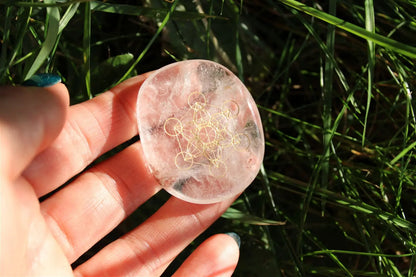 Cristal de roche gravé Métatron galet plat - Aurore Lune 