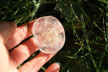 Cristal de roche gravé Métatron galet plat - Aurore Lune 