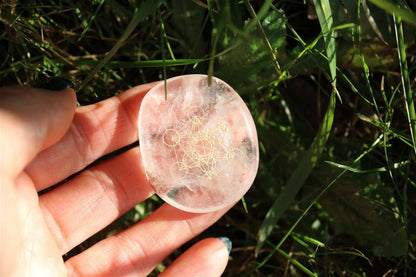 Cristal de roche gravé Métatron galet plat - Aurore Lune 