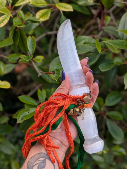 Couteau rituel en sélénite - 25 cm environ