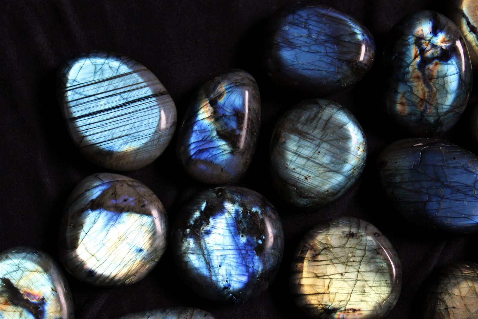 Galet de labradorite 4 à 6 cm environ - Aurore Lune 