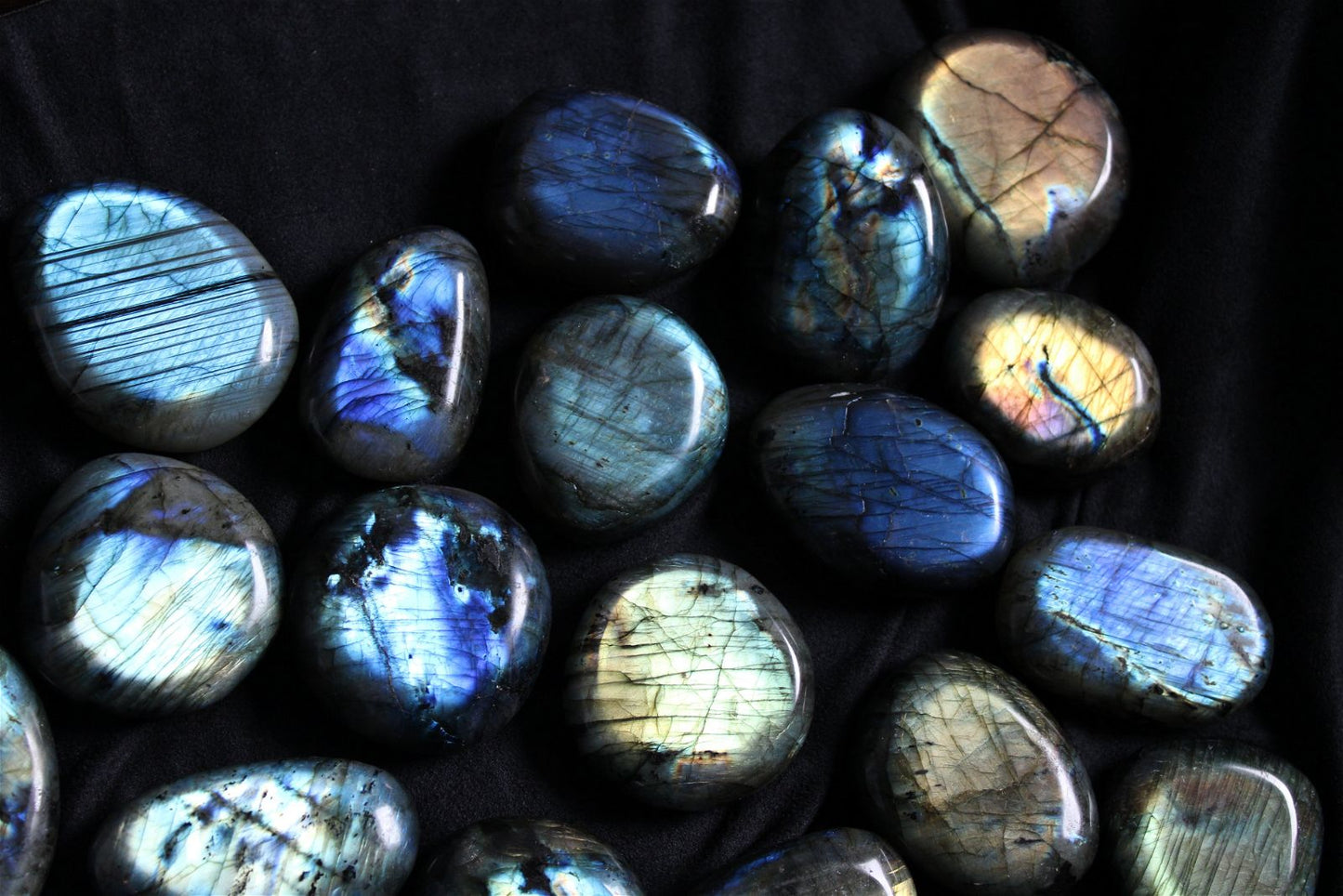 Galet de labradorite 4 à 6 cm environ - Aurore Lune 