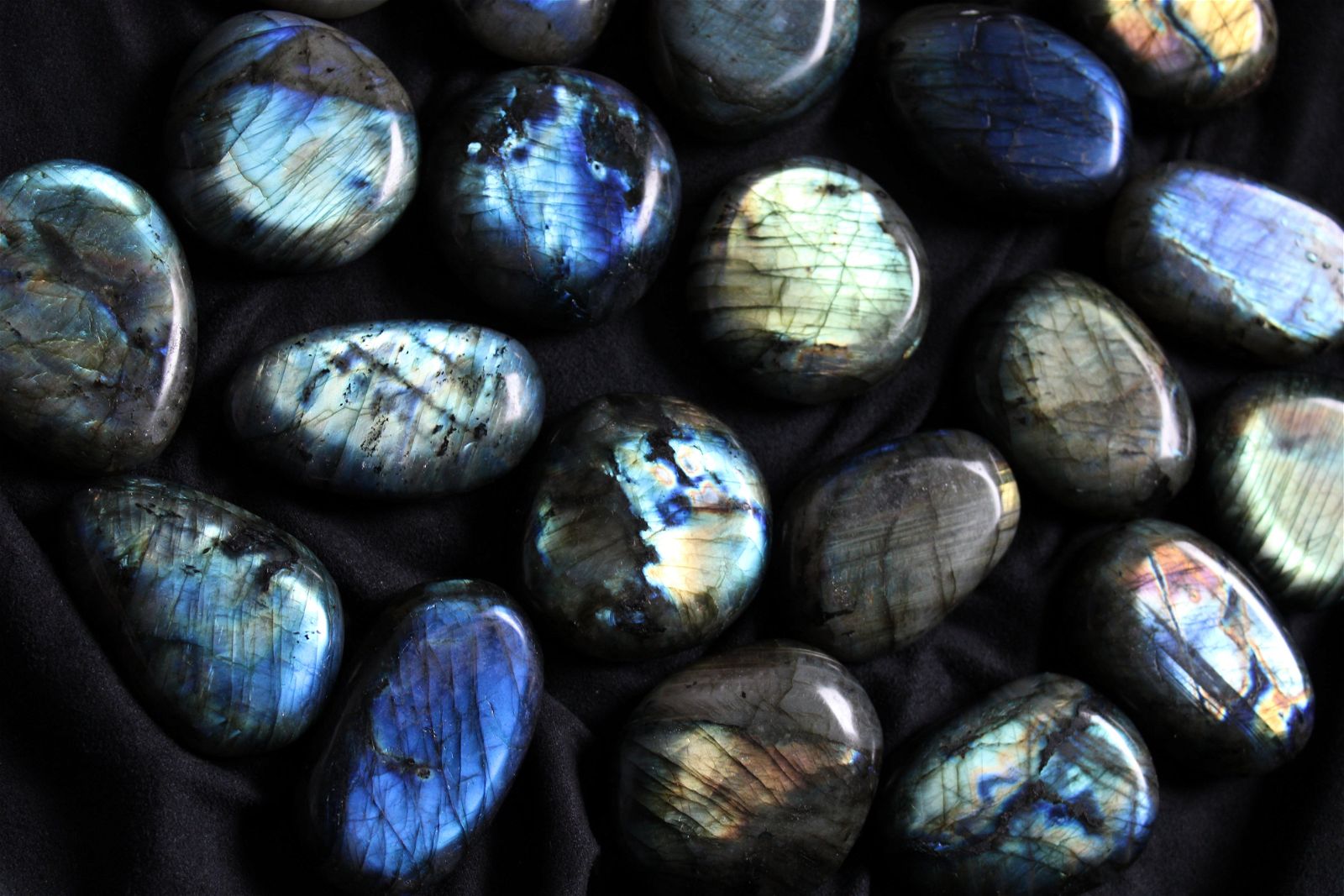 Galet de labradorite 4 à 6 cm environ - Aurore Lune 