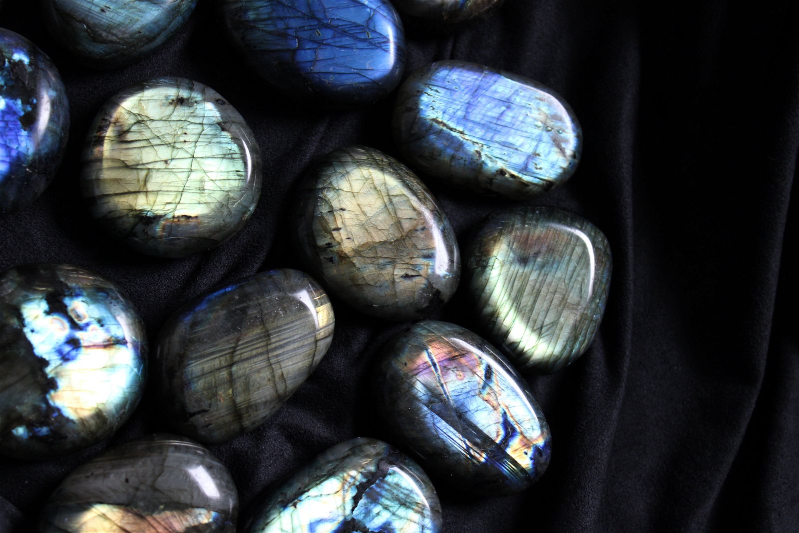 Galet de labradorite 4 à 6 cm environ - Aurore Lune 