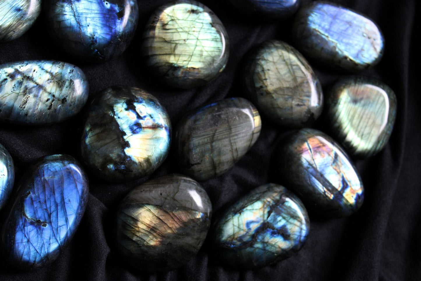 Galet de labradorite 4 à 6 cm environ - Aurore Lune 