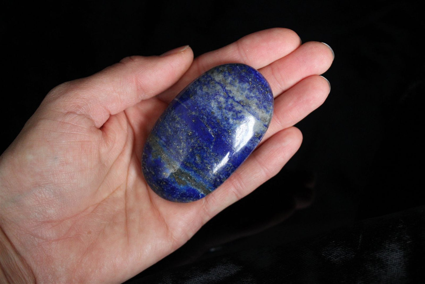 Galet en lapis lazuli photo contractuelle - Aurore Lune 