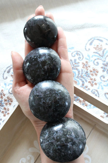 Galet ou coeur gabbro ou lunélite ou merlinite * COLISSIMO - Aurore Lune 