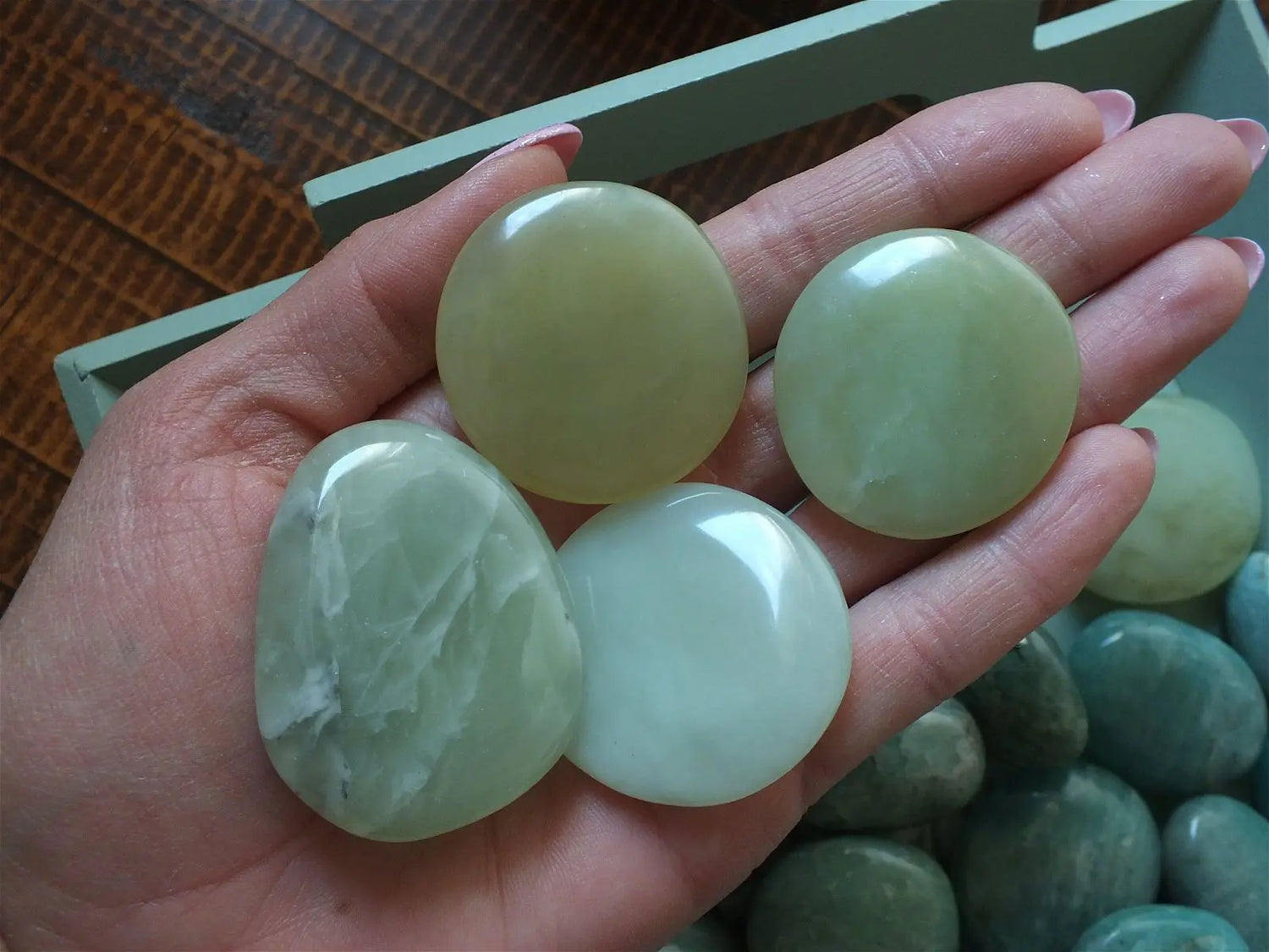 Galet plat de serpentine ou new jade - Aurore Lune 