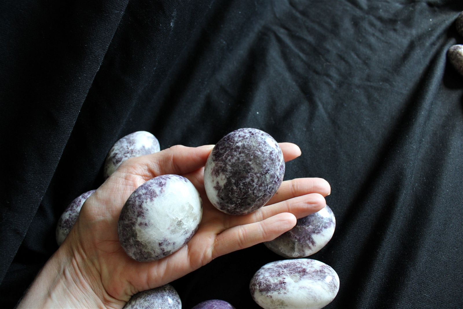 Grand galet de lépidolite COLIS - Aurore Lune 