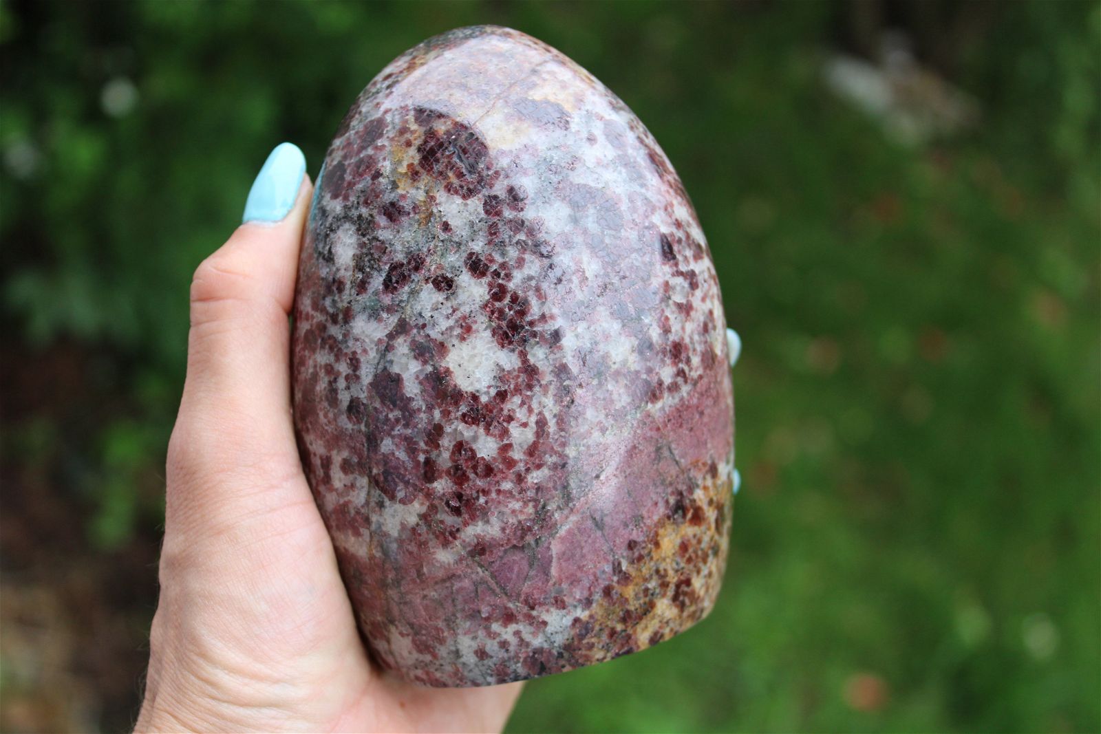 Grand grenat rubellite 13 cm 1.489 kg environ RARE - Aurore Lune 