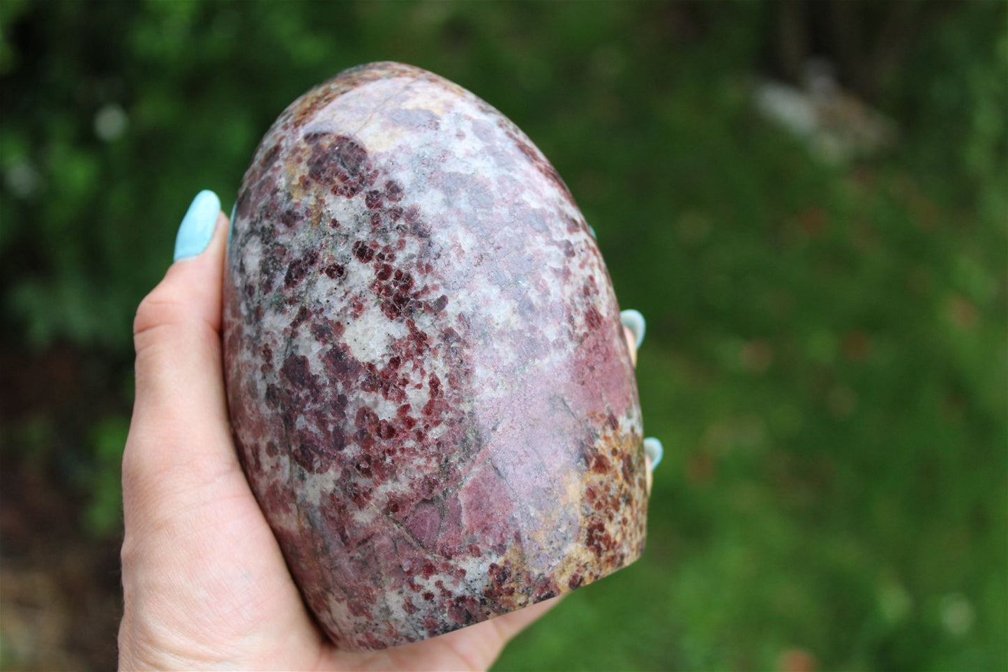 Grand grenat rubellite 13 cm 1.489 kg environ RARE - Aurore Lune 