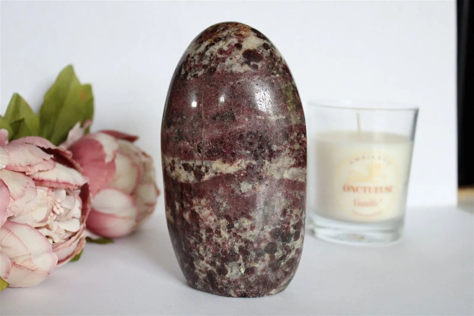 Grand grenat rubellite 14 cm  1.209 kg environ RARE - Aurore Lune 