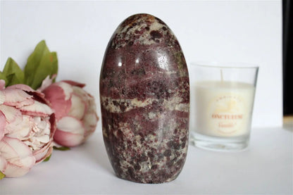 Grand grenat rubellite 14 cm  1.209 kg environ RARE - Aurore Lune 