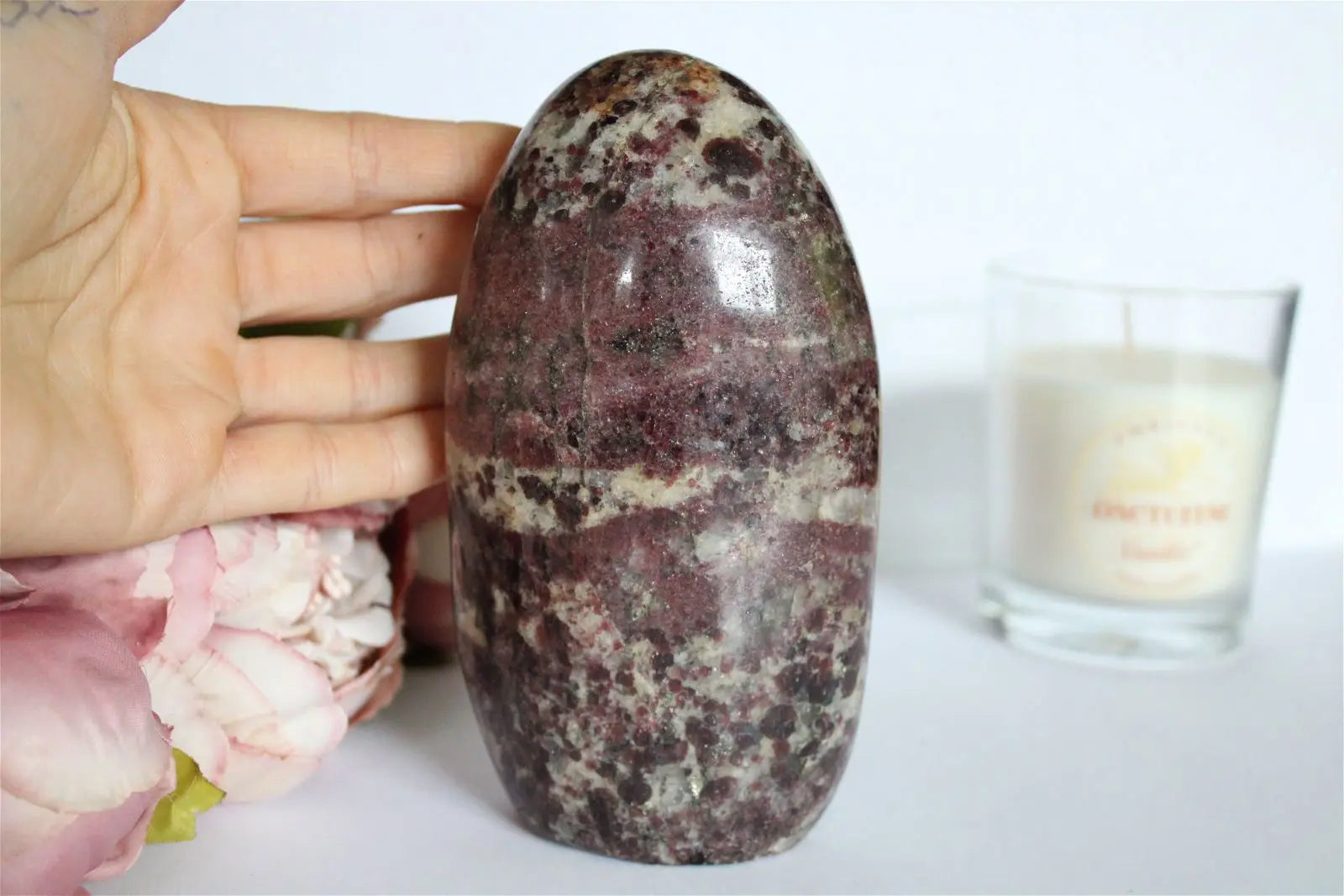 Grand grenat rubellite 14 cm  1.209 kg environ RARE - Aurore Lune 