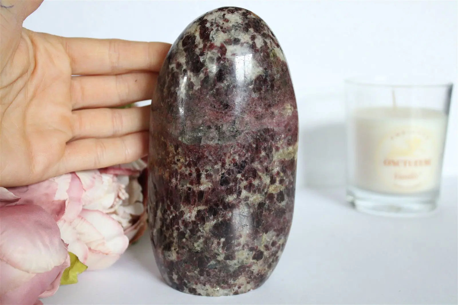 Grand grenat rubellite 14 cm  1.209 kg environ RARE - Aurore Lune 