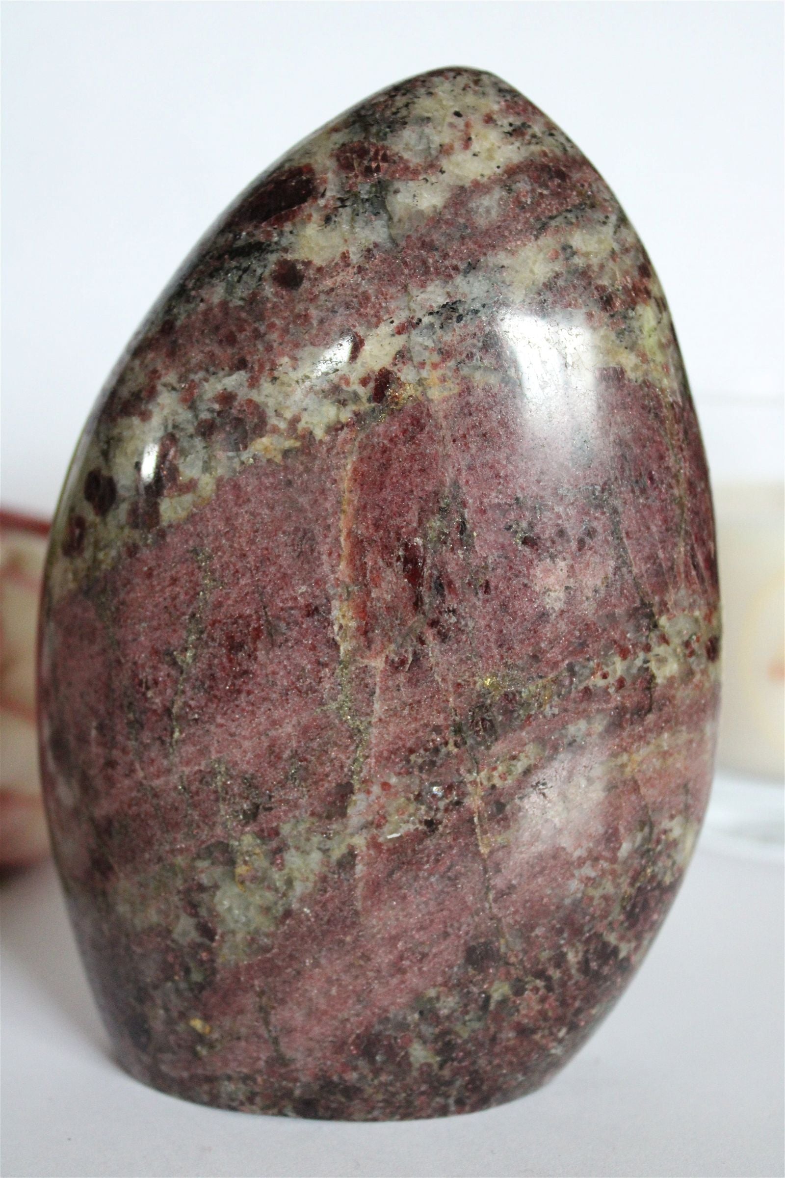 Grand grenat rubellite 15cm  1.538 kg environ RARE - Aurore Lune 