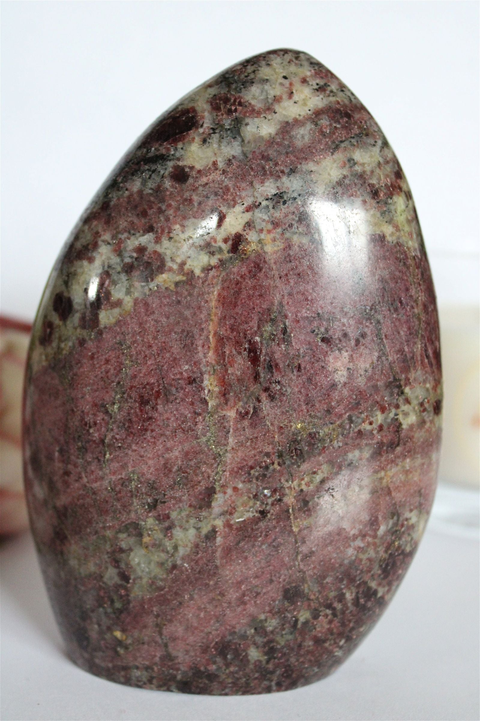 Grand grenat rubellite 15cm  1.538 kg environ RARE - Aurore Lune 