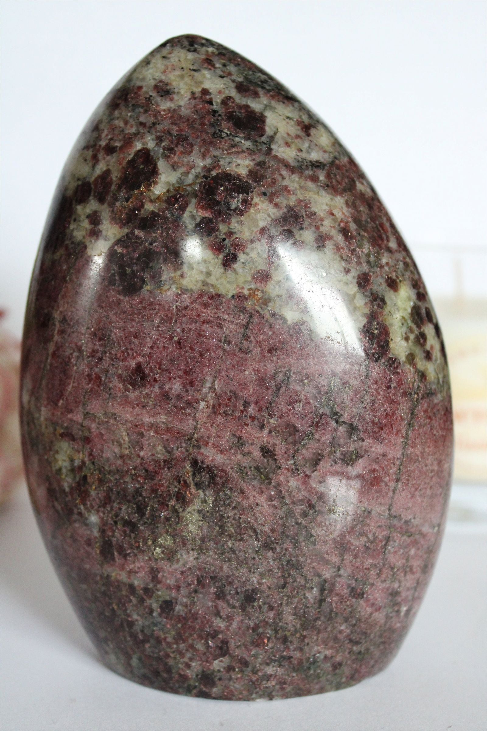 Grand grenat rubellite 15cm  1.538 kg environ RARE - Aurore Lune 