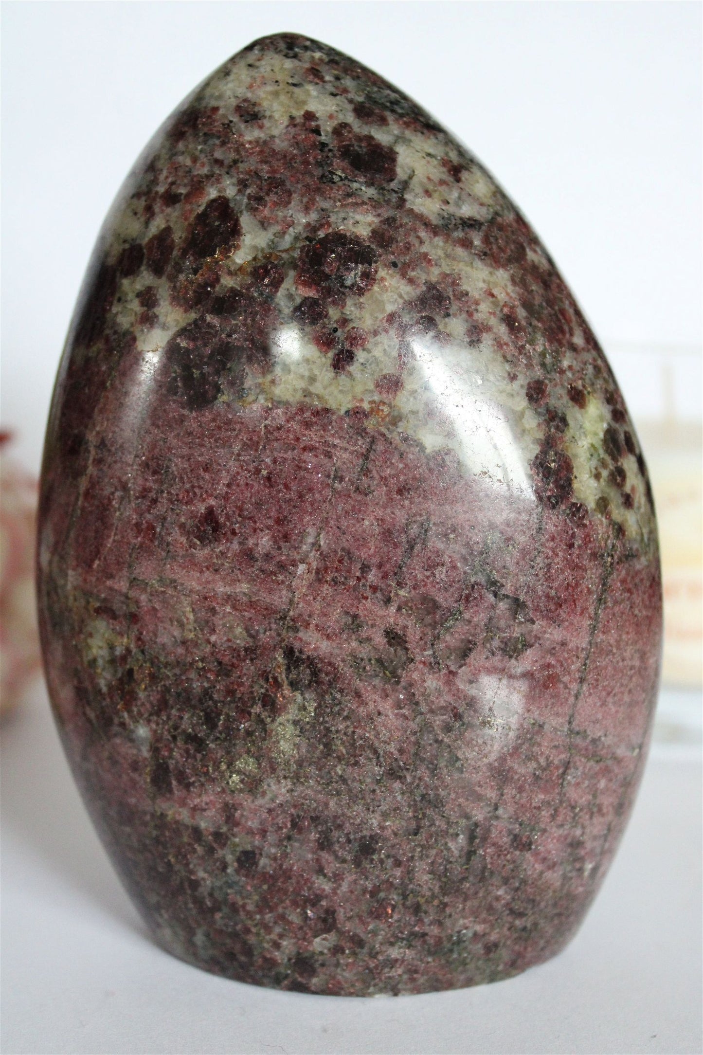 Grand grenat rubellite 15cm  1.538 kg environ RARE - Aurore Lune 