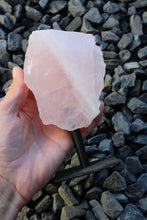 Charger la photo dans la galerie, 1 quartz rose à poser sur socle - 15 cm env.