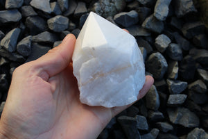 Pointe en quartz cristal de roche mi brut