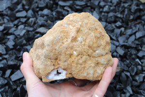1 géode de cristal de roche complète 1.2 kilos 13 cm