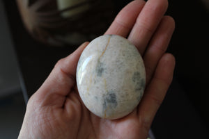 1 galet de "quartz lunaire" conforme photo - feldspath ?