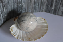 Charger la photo dans la galerie, 1 sphère de &quot;quartz lunaire&quot; avec socle - feldspath ? 6 cm