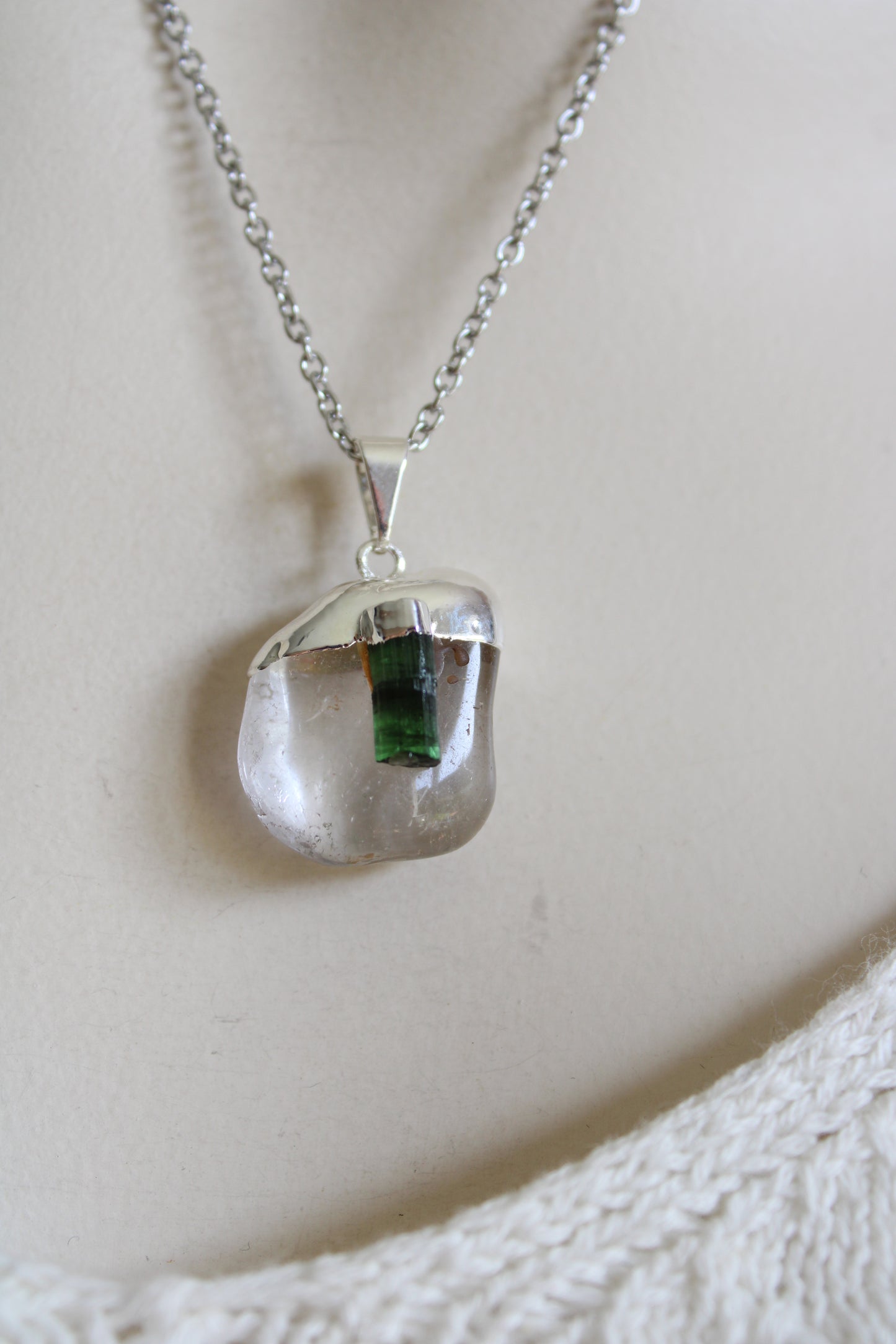 Collier cristal de roche et tourmaline verte avec chaîne