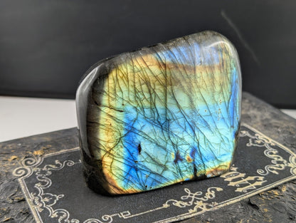 Labradorite à poser 0.624 kg - Aurore Lune 