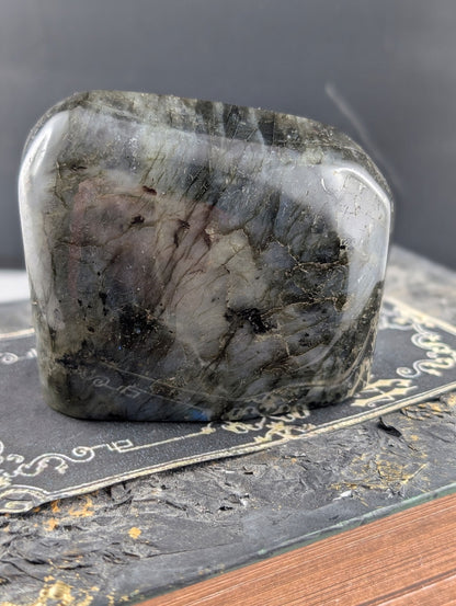 Labradorite à poser 0.624 kg - Aurore Lune 