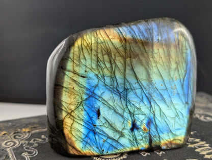 Labradorite à poser 0.624 kg - Aurore Lune 