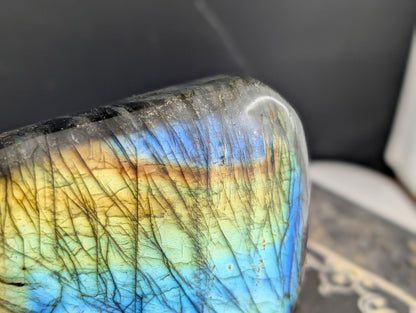 Labradorite à poser 0.624 kg - Aurore Lune 