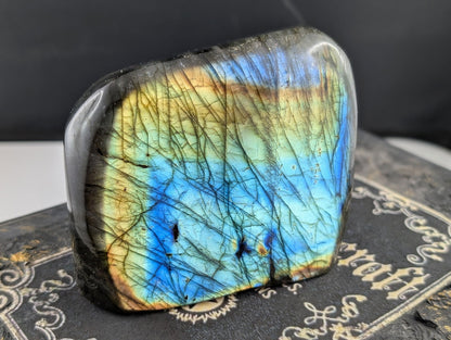 Labradorite à poser 0.624 kg - Aurore Lune 