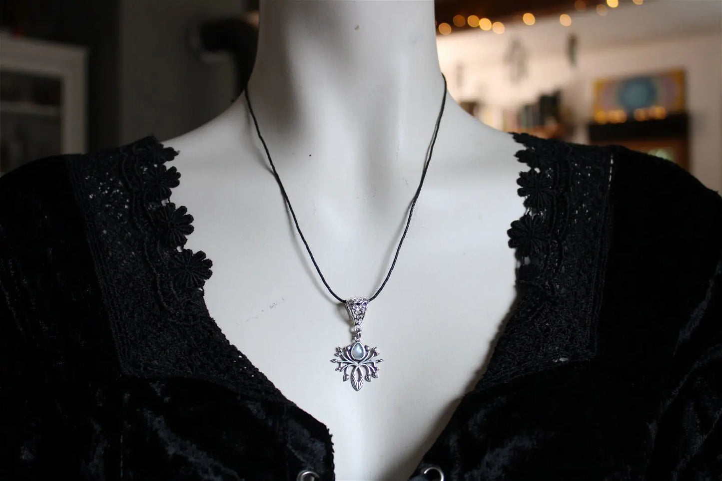 Labradorite blanche en collier - Aurore Lune 
