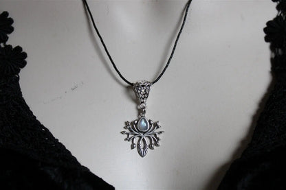 Labradorite blanche en collier - Aurore Lune 
