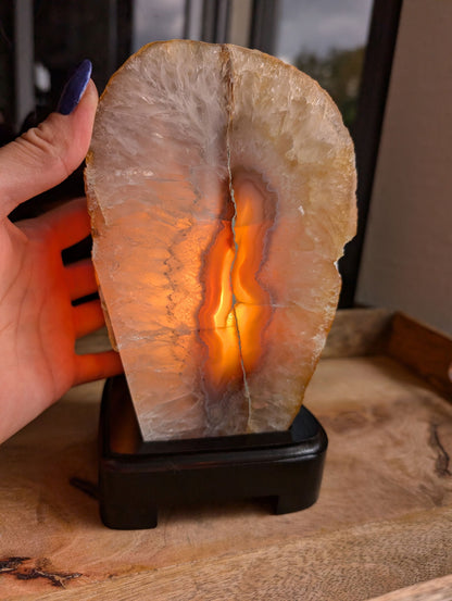 Lampe en agate avec câble et ampoule - Aurore Lune 