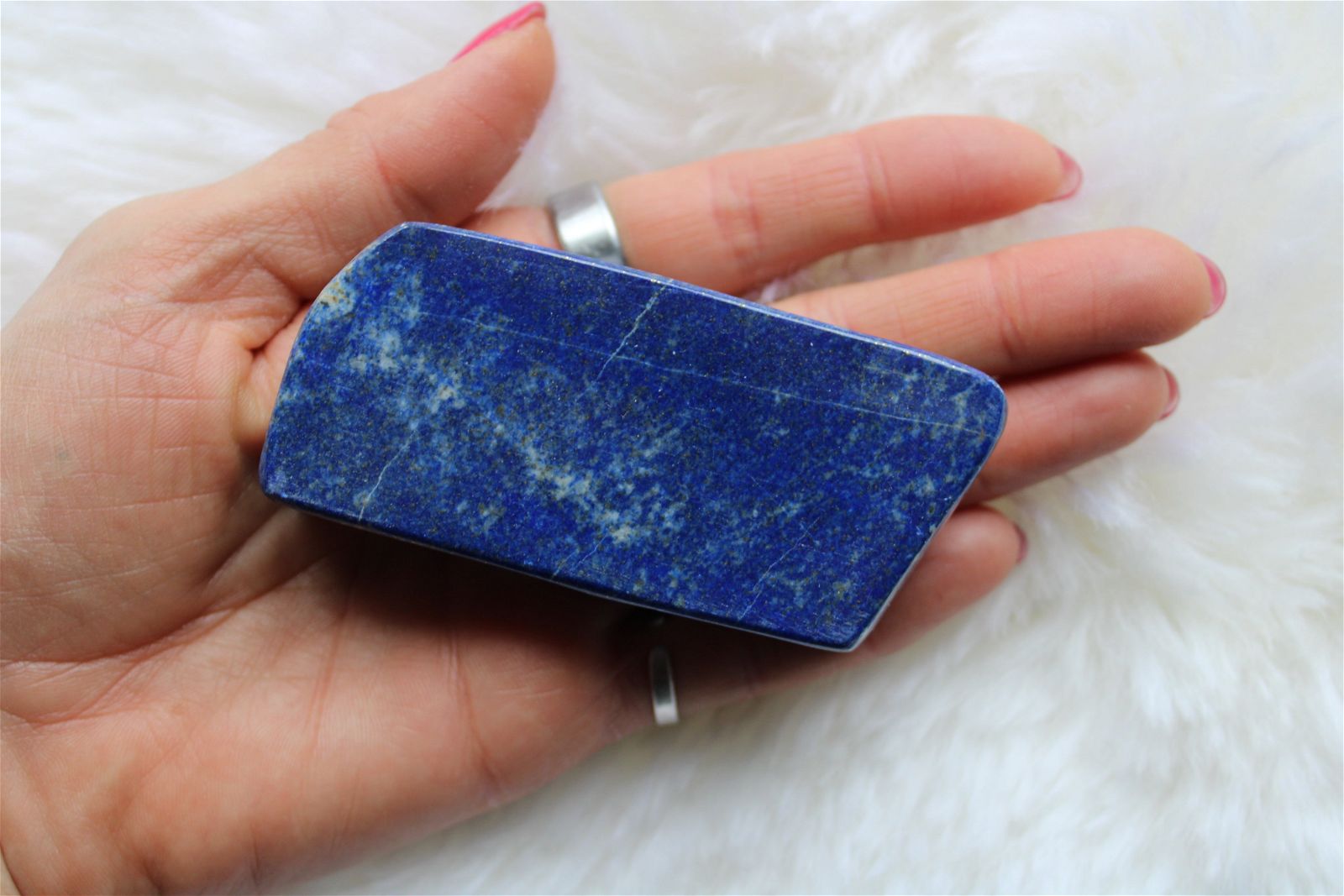 Lapis lazuli à poser 172 grammes 9 cm - Aurore Lune 