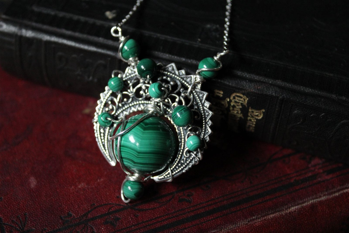 Long collier sautoir malachite et lune - Aurore Lune 