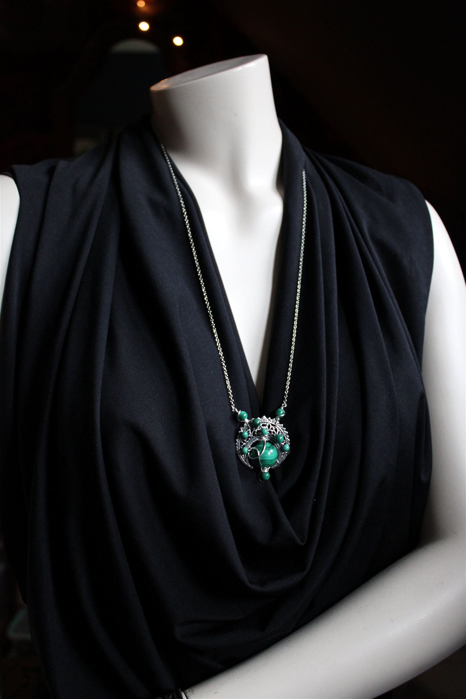 Long collier sautoir malachite et lune - Aurore Lune 