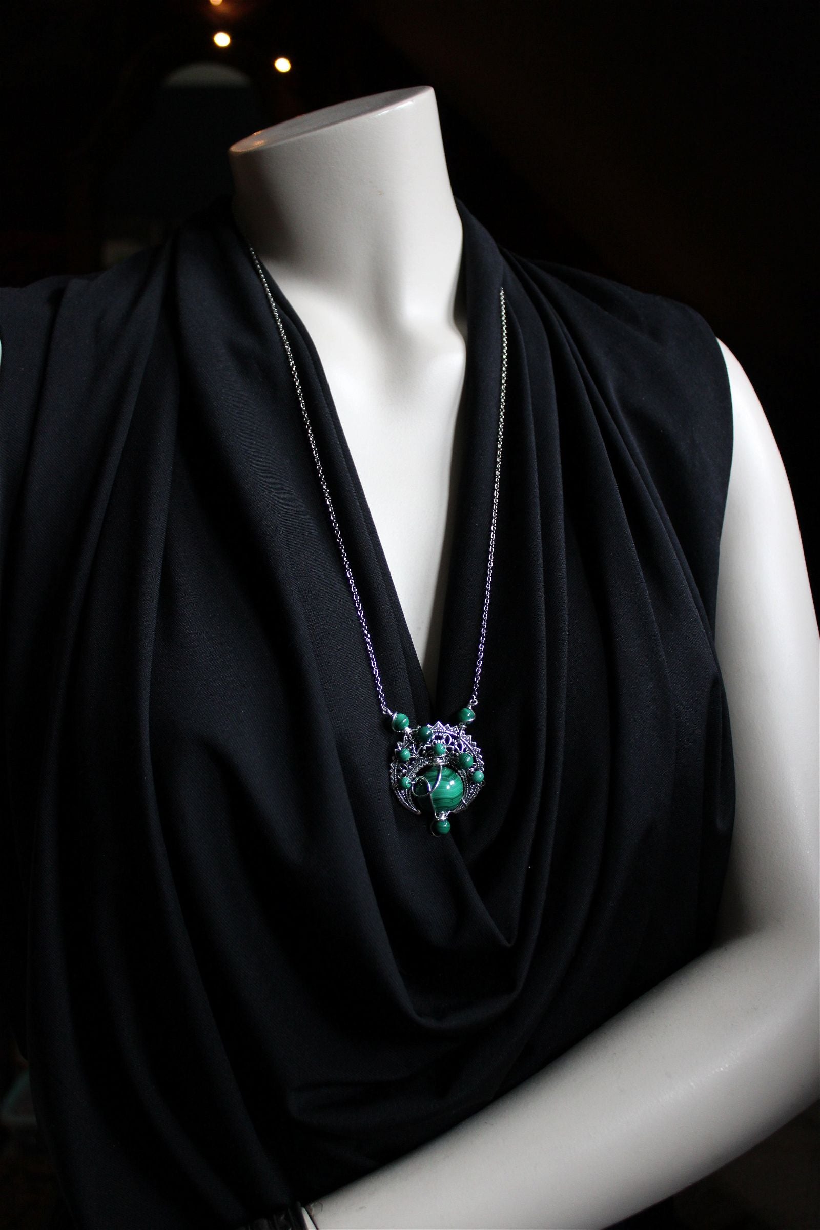 Long collier sautoir malachite et lune - Aurore Lune 