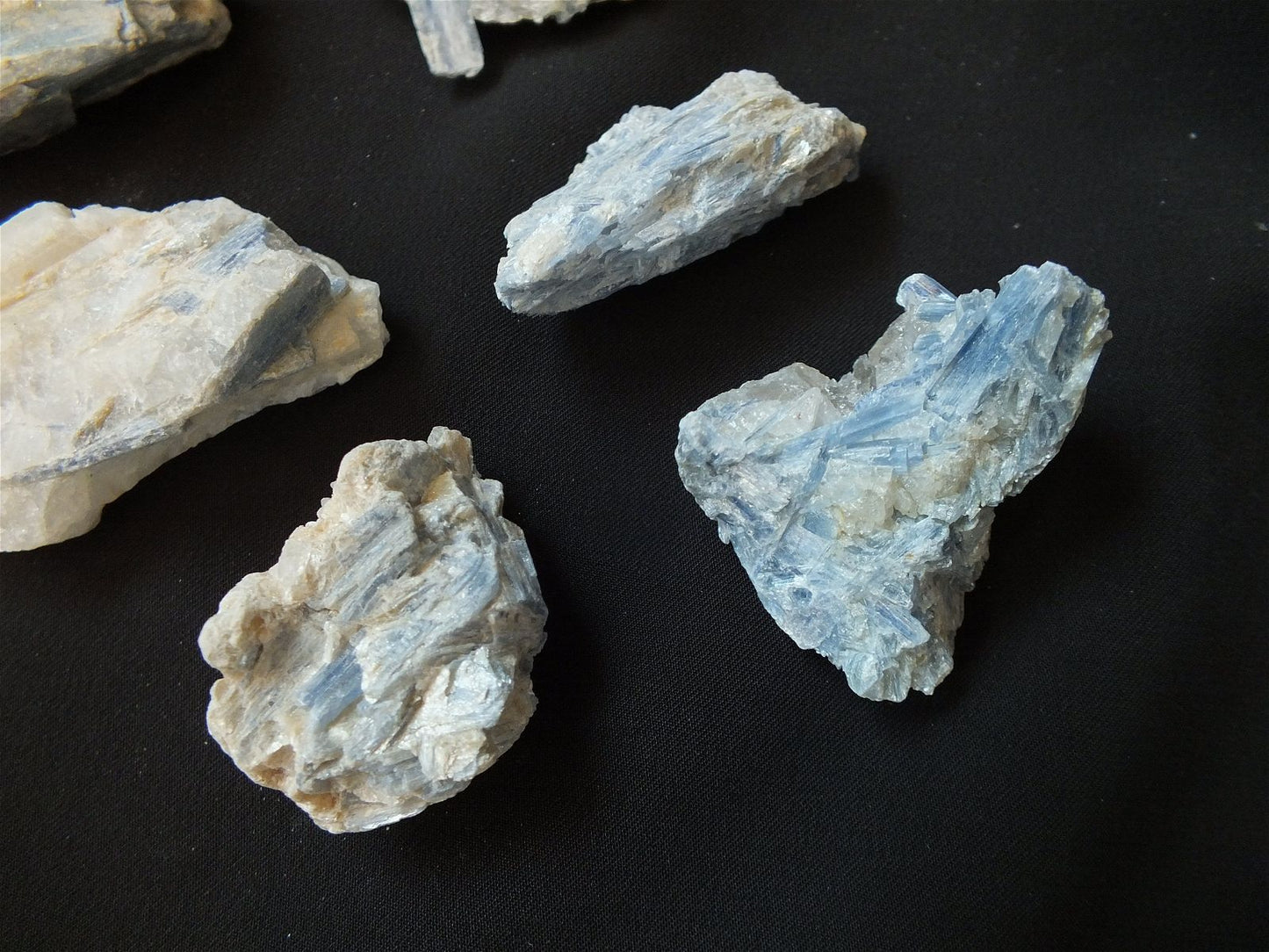 Morceau de disthène cyanite bleue - Aurore Lune 