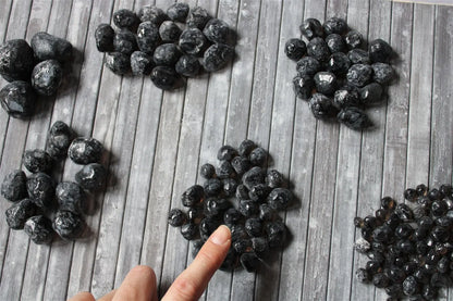 Obsidienne larme d apache brute taille d'un M&M's - Aurore Lune 