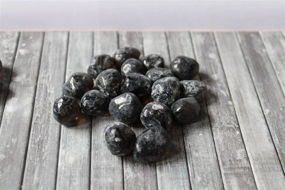 Obsidienne larme d apache brute taille d'un petit raisin - Aurore Lune 