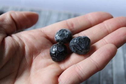 Obsidienne larme d apache brute taille d'un petit raisin - Aurore Lune 