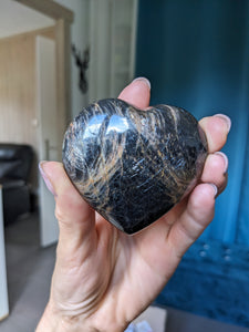 1 coeur en pierre de lune noire 7 cm